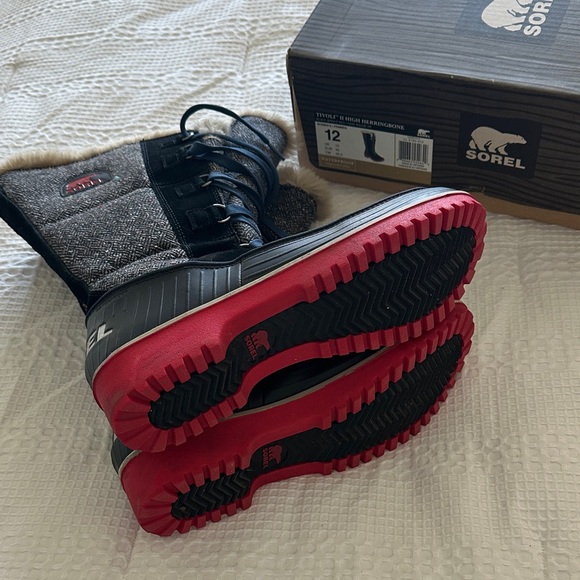 Sorel Herringbone Boots with Blue Laces and Red Soles - Picture 4 of 4